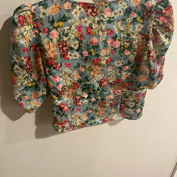 Zara Printed Floral Satin Blouse W/ Puff Sleeves Size Medium - Picture 3 of 6
